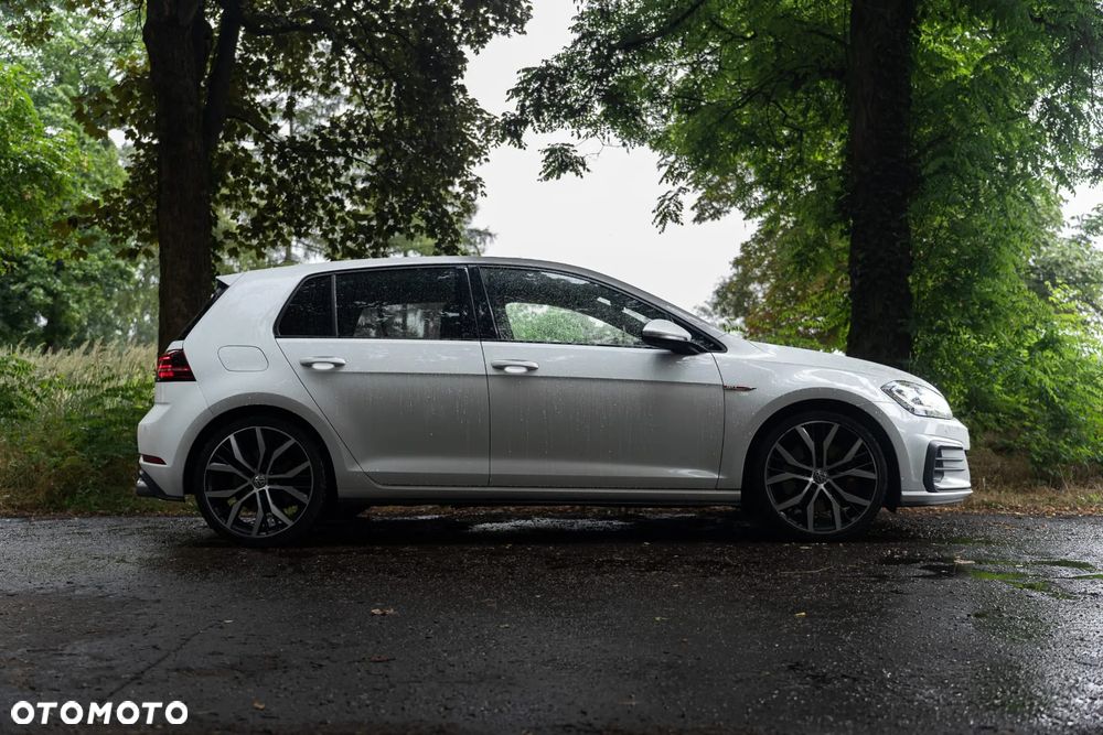Volkswagen Golf - 4