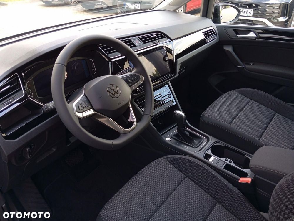 Volkswagen Touran - 10