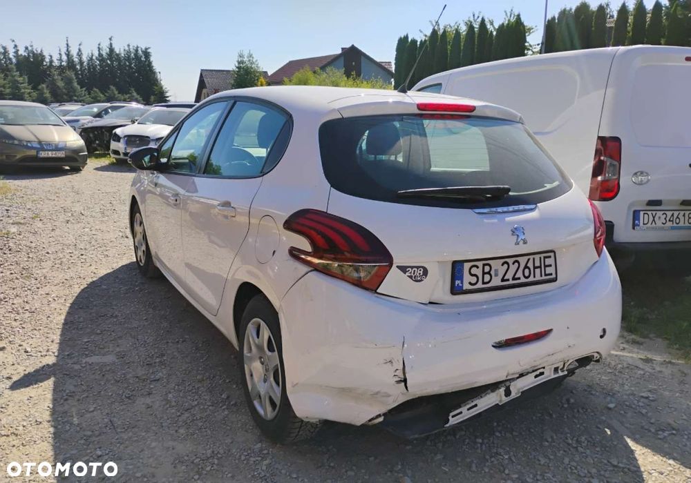 Peugeot 208 - 5