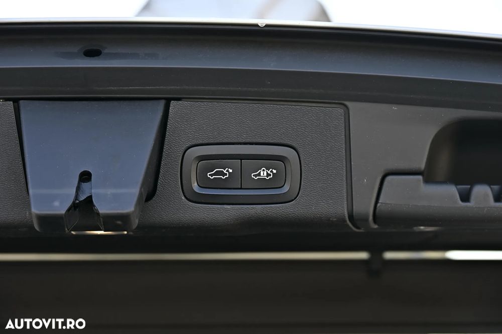 Volvo XC 60 D5 AWD Geartronic RDesign - 39