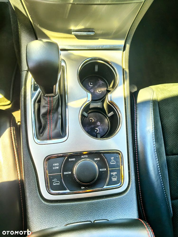 Jeep Grand Cherokee - 25