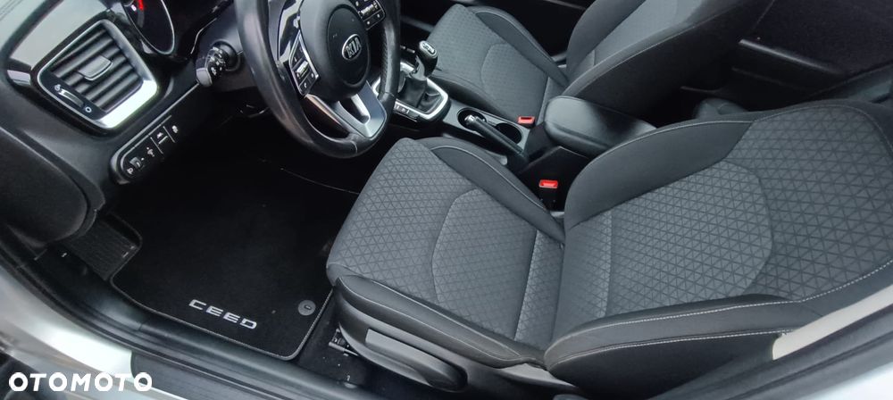 Kia Ceed 1.6 CRDi SCR M - 6