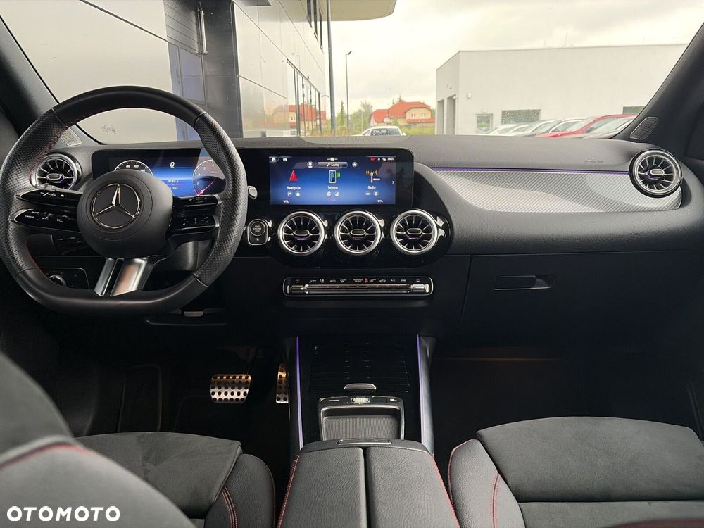 Mercedes-Benz GLA - 12