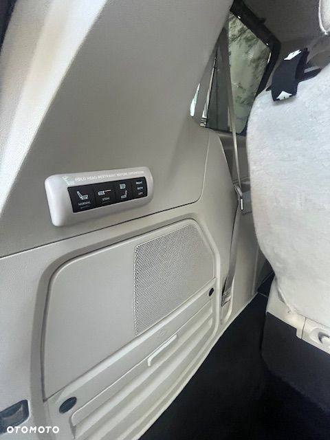 Chrysler Town & Country 3.6 Limited - 20