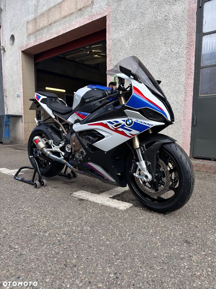 BMW S - 1