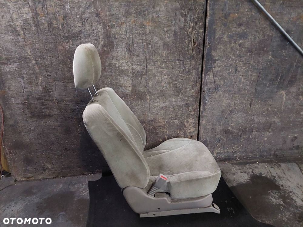 FOTEL LEWY PRZÓD KIEROWCY HYUNDAI TUCSON I - 2