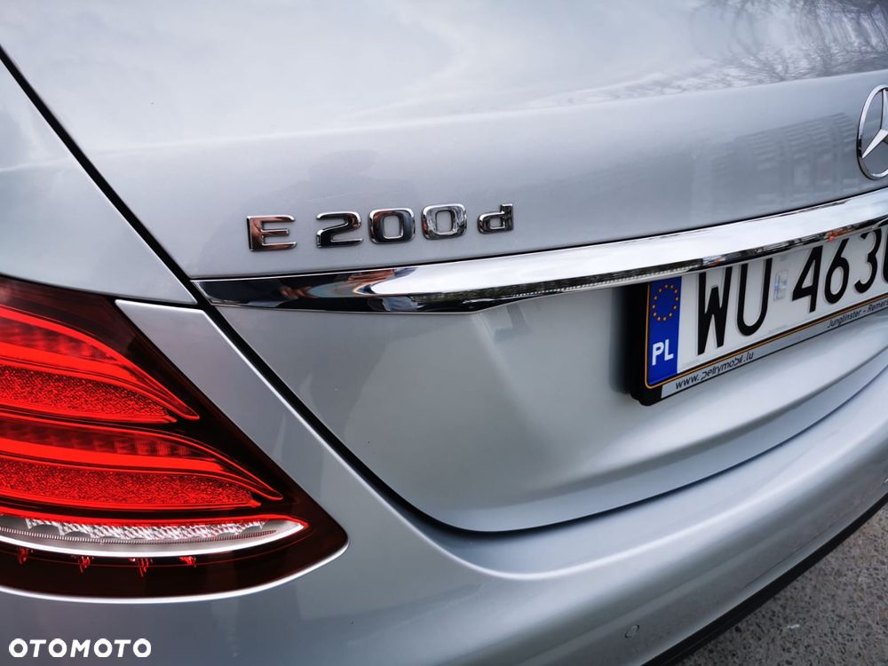 Mercedes-Benz Klasa E 200 d 9G-TRONIC - 35