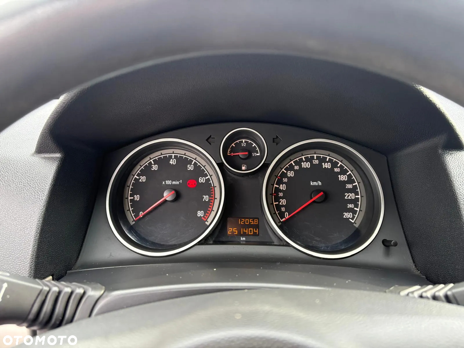 Opel Astra GTC 1.4 - 4