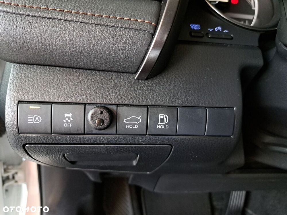Toyota Camry 2.5 Hybrid Comfort CVT - 27