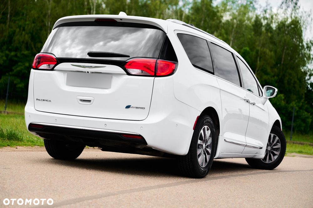 Chrysler Pacifica - 2