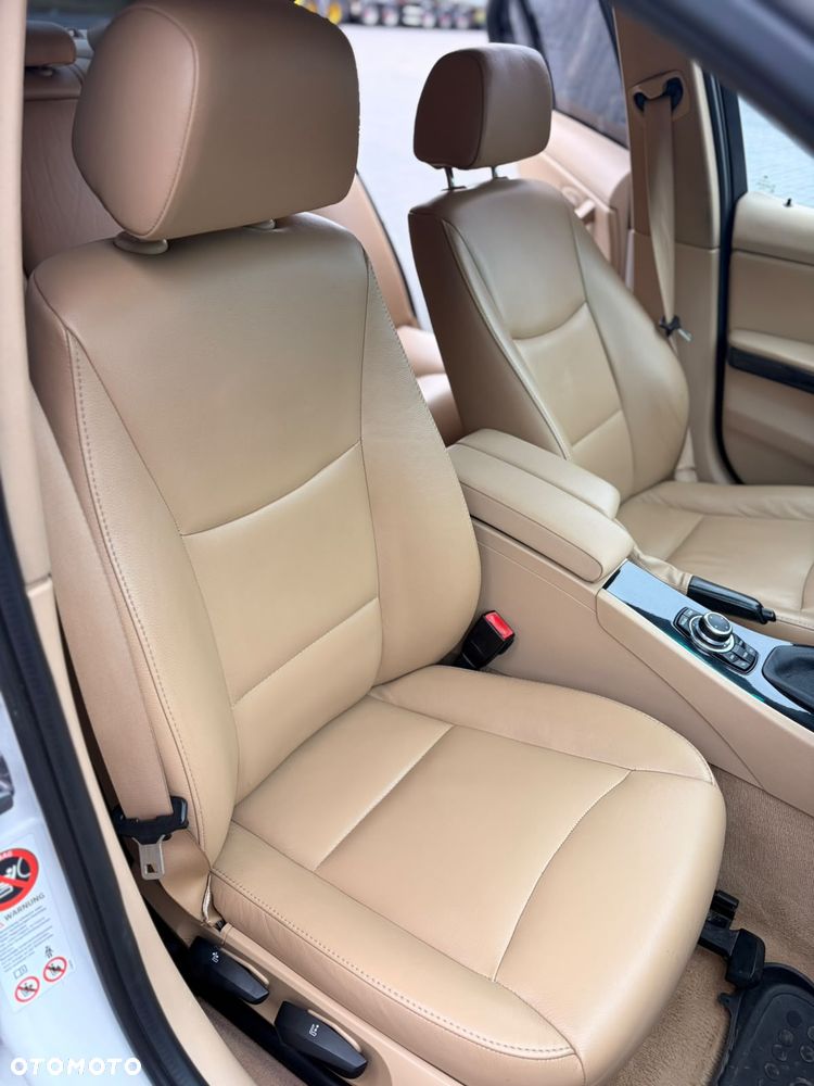 BMW Seria 3 320i - 32