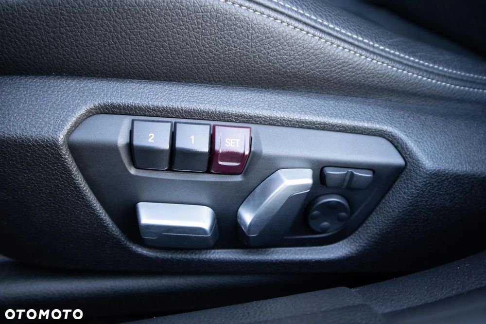 BMW Seria 3 330i xDrive M Sport - 33