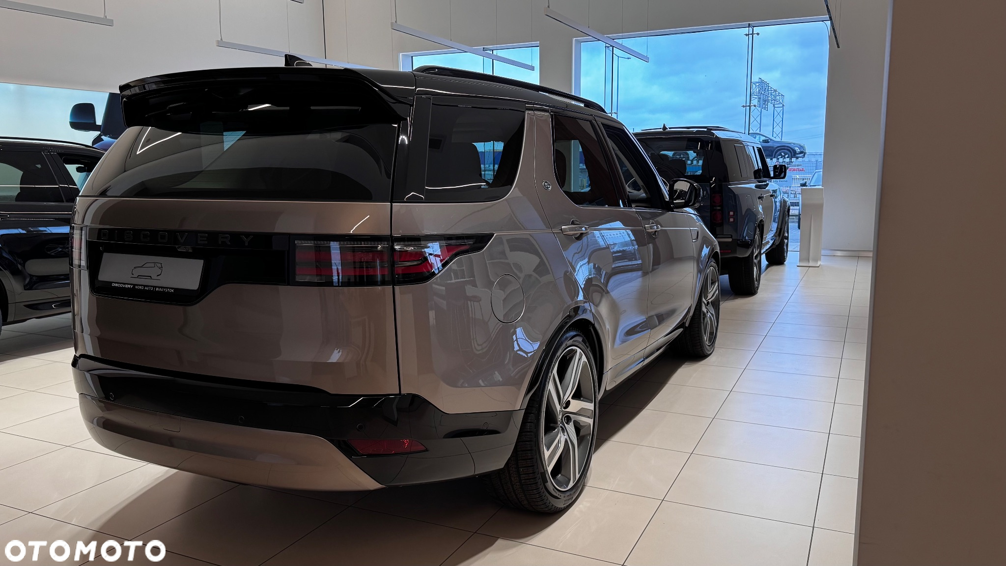 Land Rover Discovery - 4