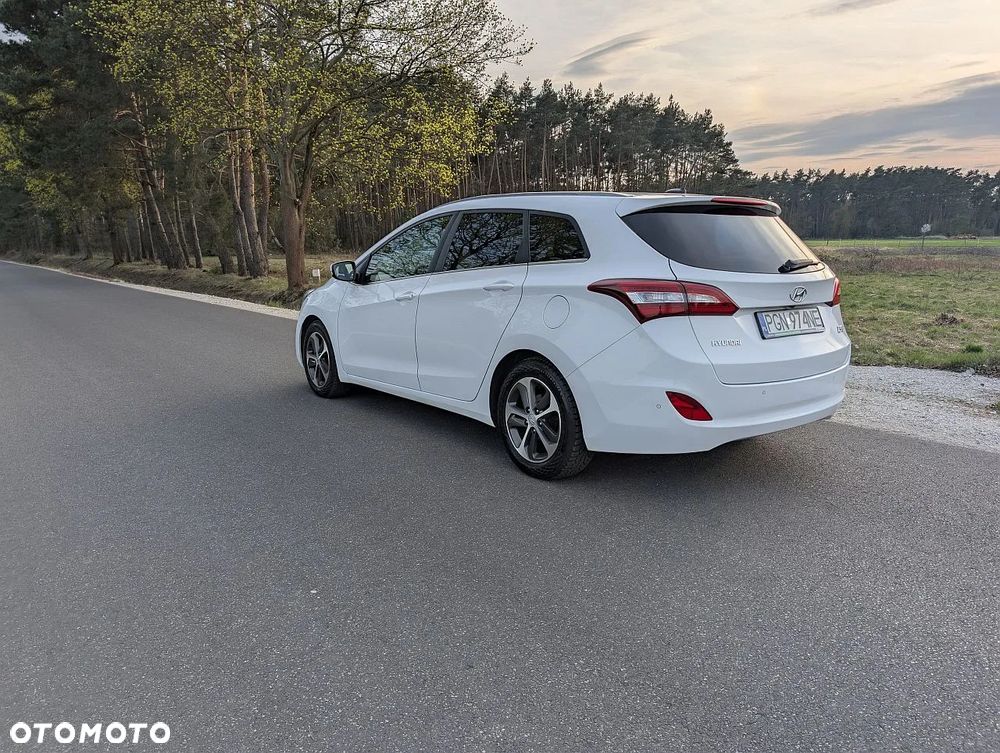 Hyundai i30 blue Kombi 1.4 YES Gold - 15