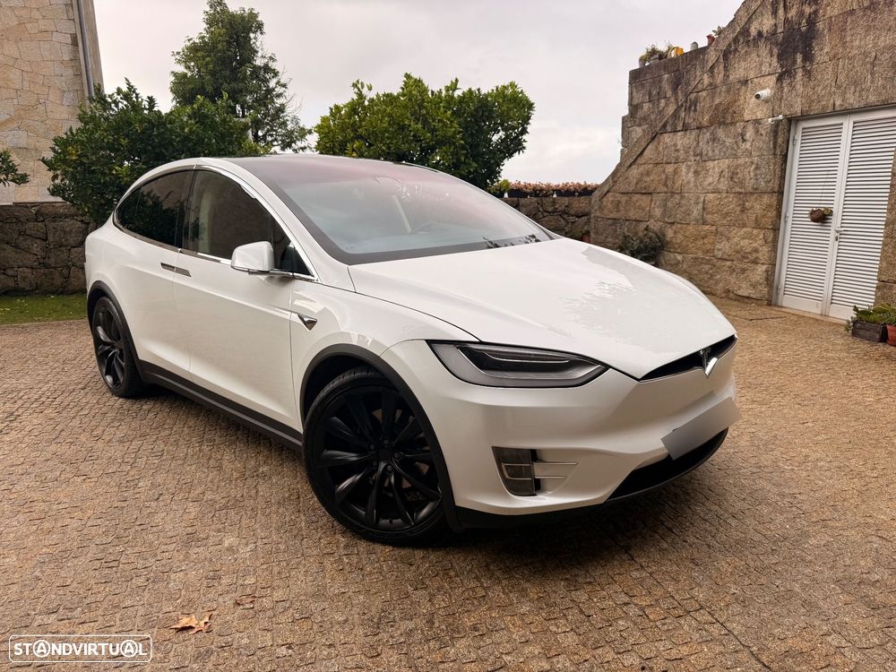 Tesla Model X - 2