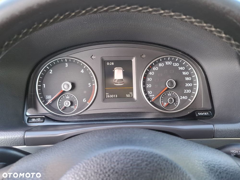 Volkswagen Touran 2.0 TDI DPF Highline DSG - 32