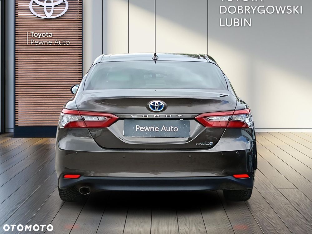 Toyota Camry - 4