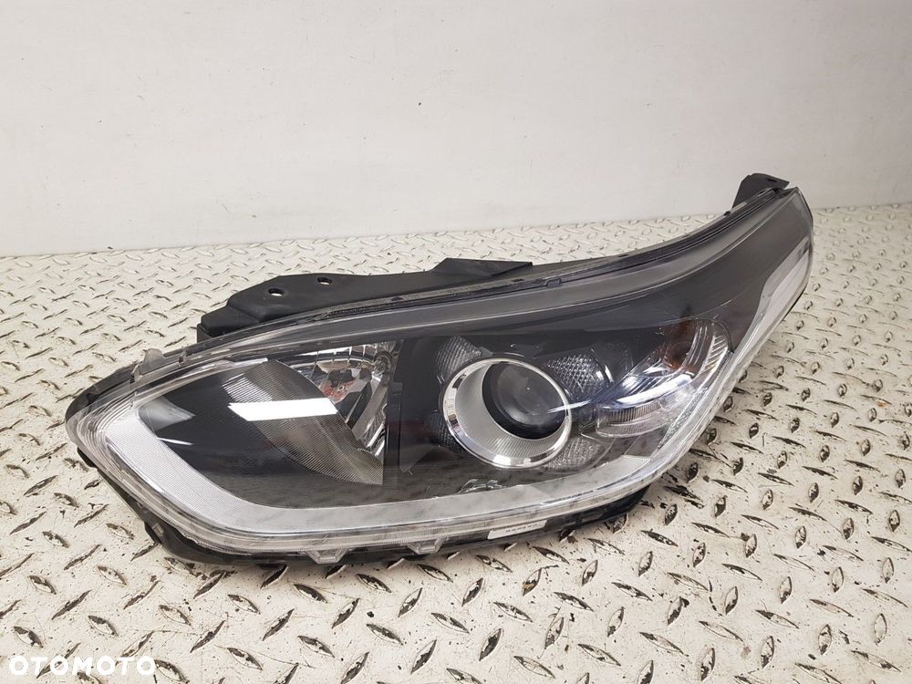 KIA CEED 3 III LAMPA LEWA PRZEDNIA PRZÓD SOCZEWKA 18- EUROPA 92101-J7050 J792111010 - 2