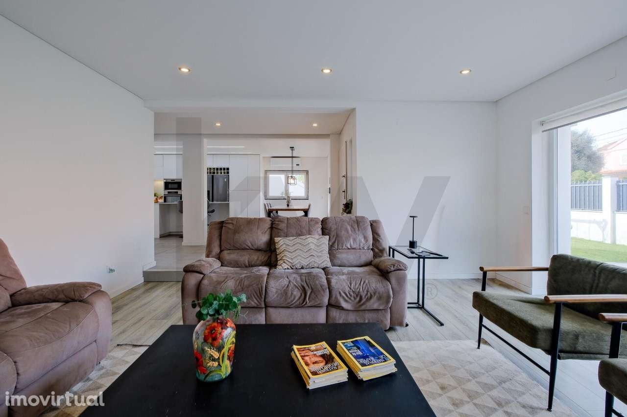 Oásis na Marisol: T4+1 com Piscina de Água Salgada, Eficiência Energét - Grande imagem: 3/60