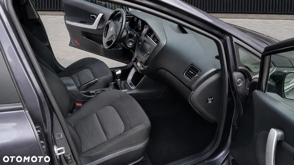 Kia Ceed - 8