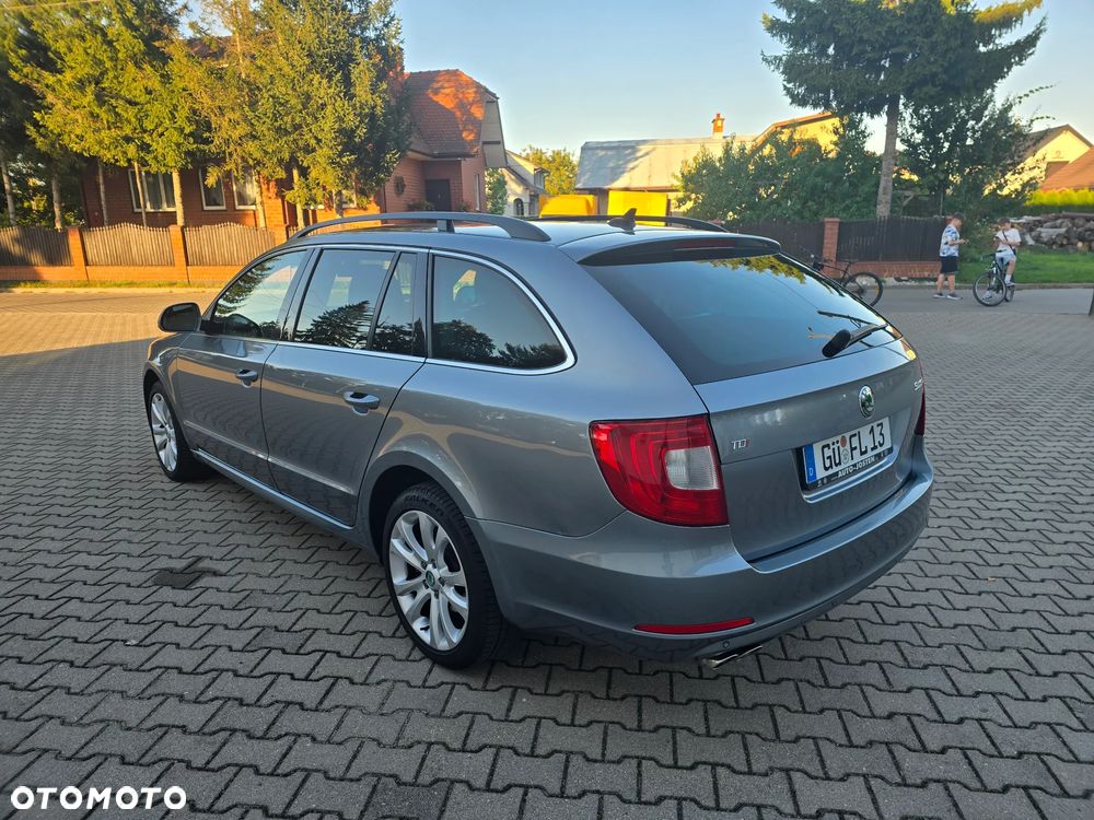 Skoda Superb 2.0 TDI Elegance DSG - 8