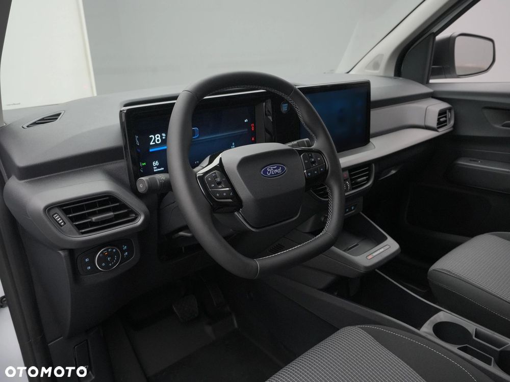 Ford E-Transit Courier Van 136KM Trend - 10