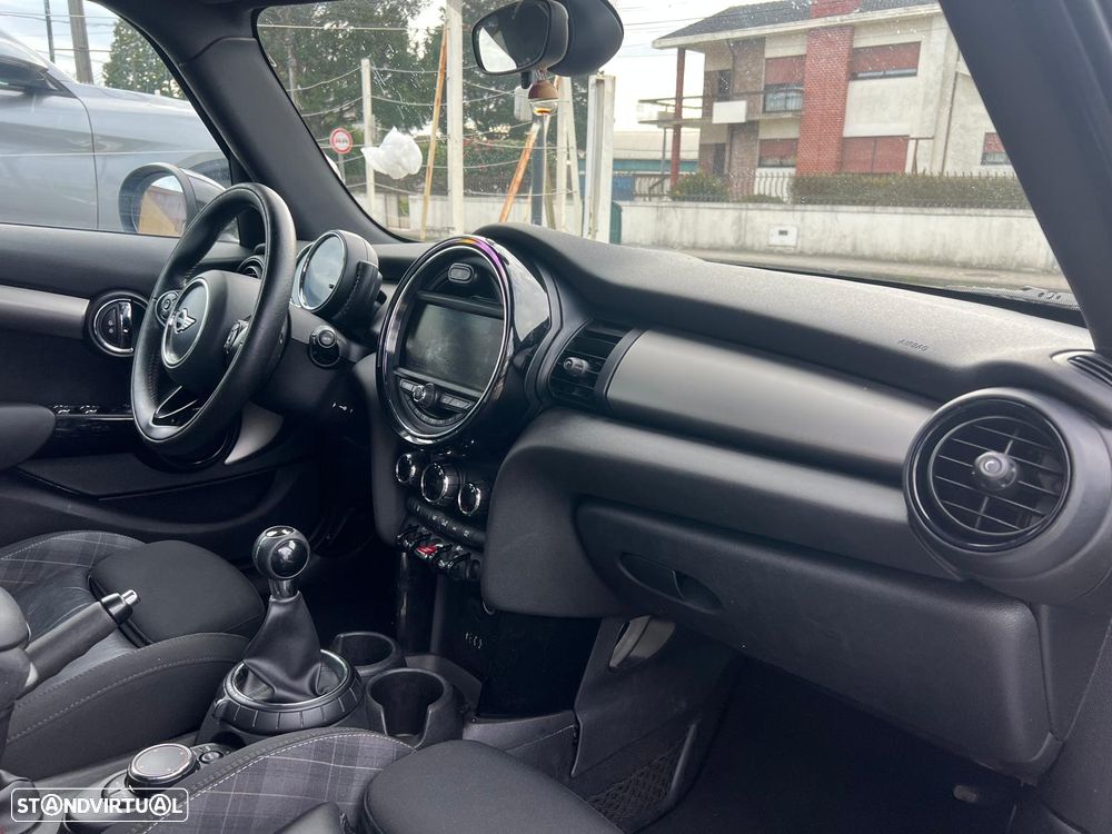 MINI 5 Portas Cooper D - 16