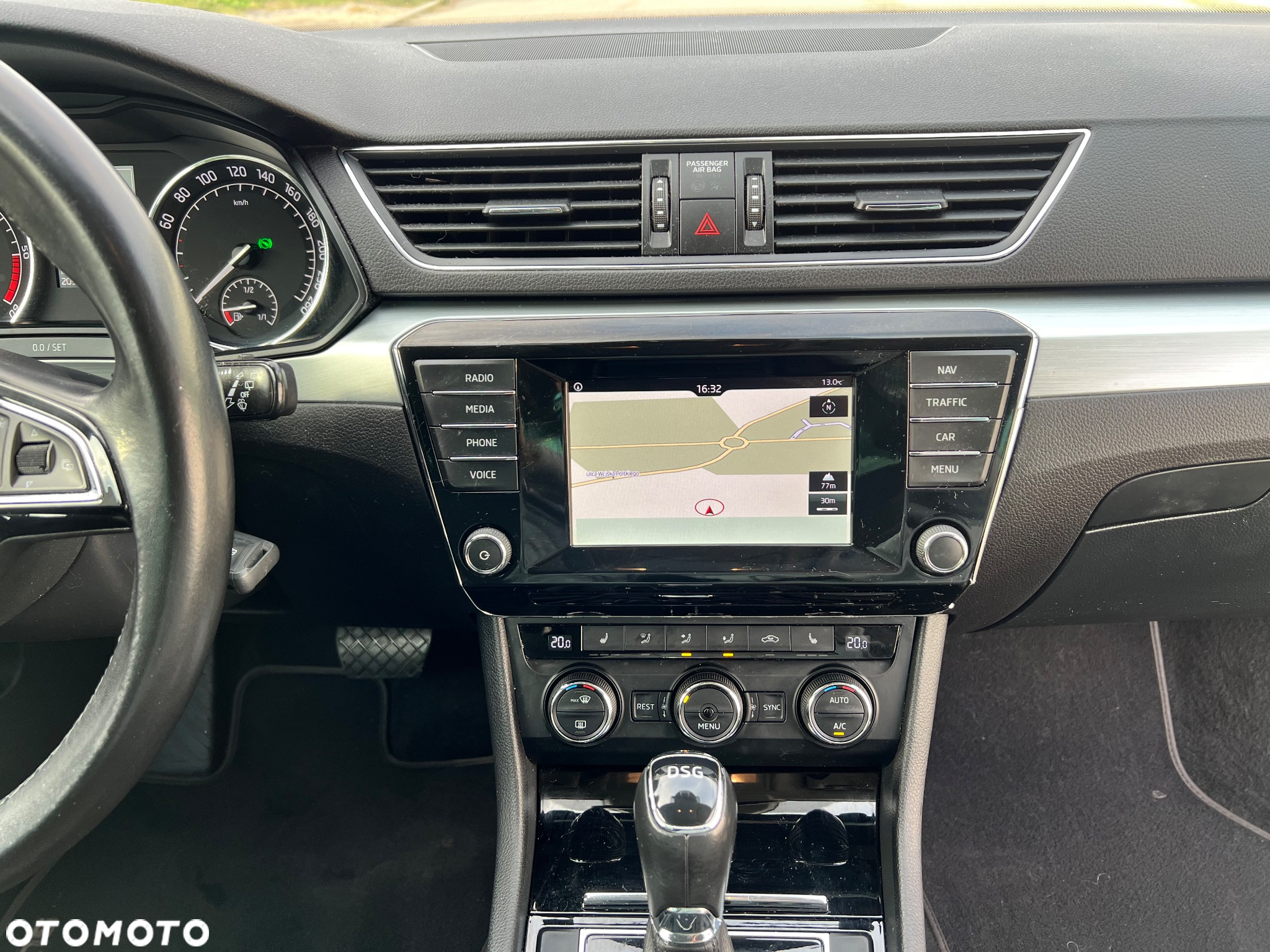 Skoda Superb 2.0 TDI Ambition DSG - 28