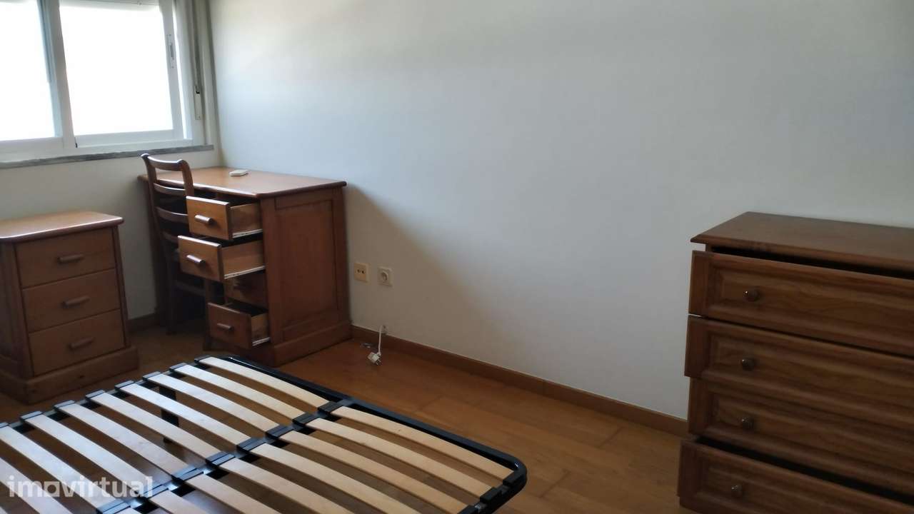 Apartamento T2, mobilado, perto do Hospital S.Bernardo - Grande imagem: 4/13