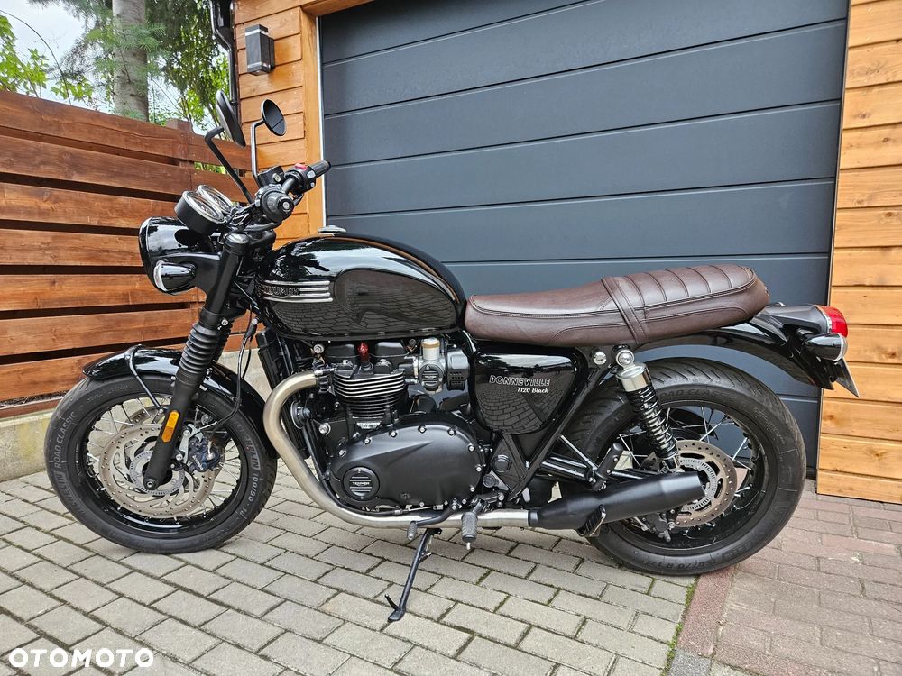 Triumph Bonneville - 1