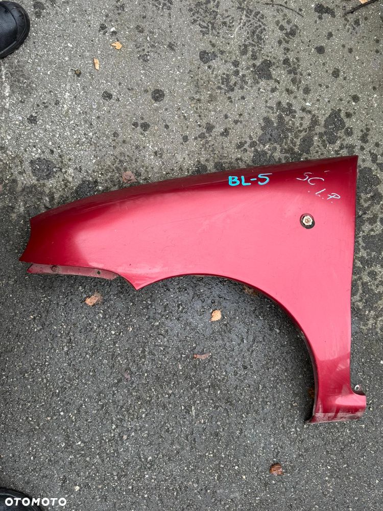 Błotnik przedni prawy FIAT SEICENTO 1998-2010 czerwony