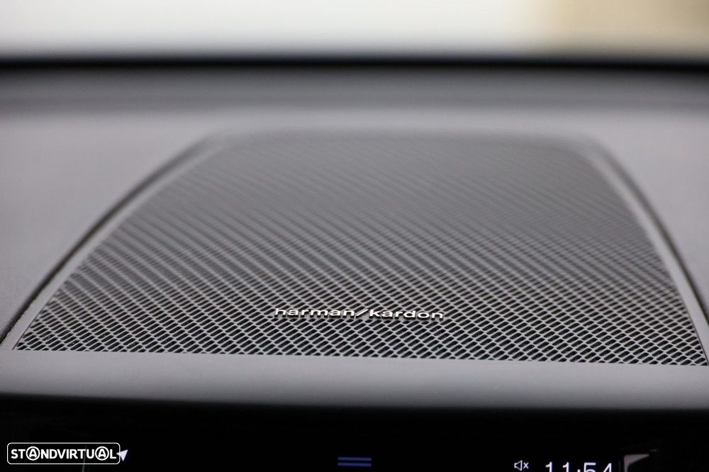 Volvo XC 60 2.0 B4 Plus Dark - 11