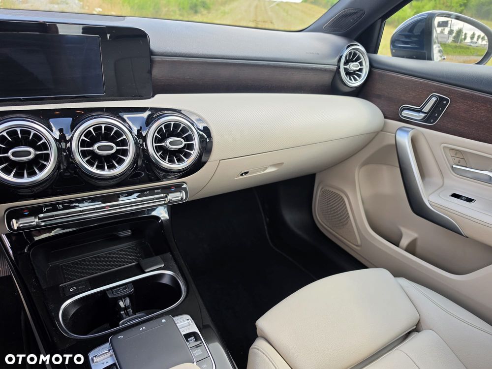 Mercedes-Benz Klasa A 220 7G-DCT Style - 17