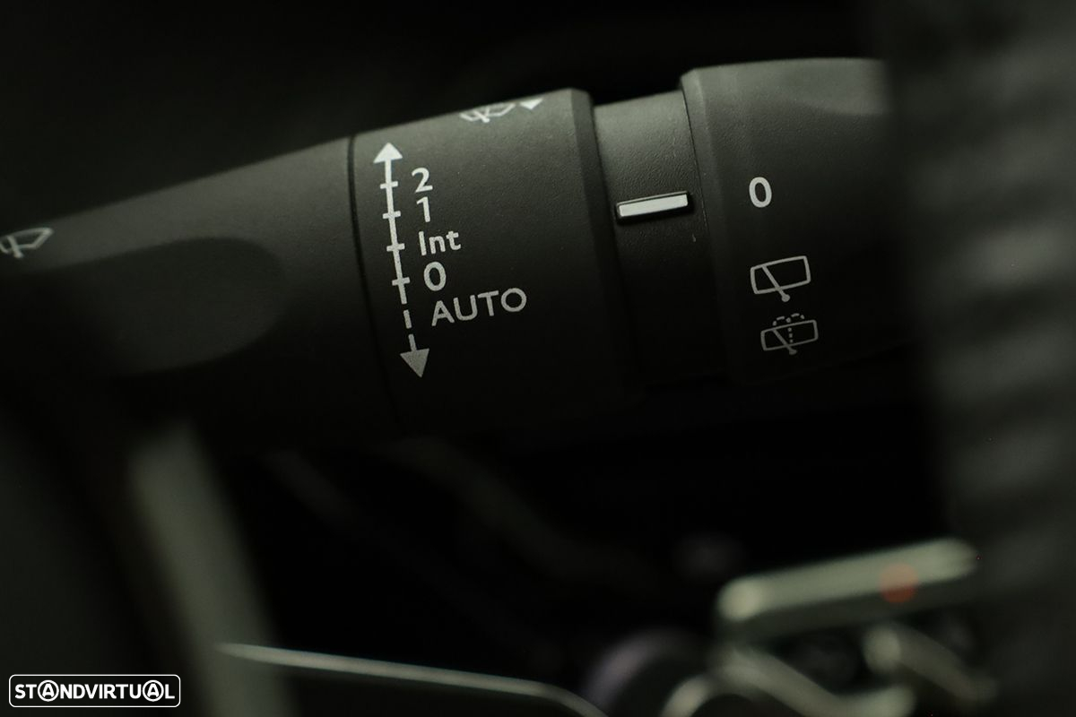 Peugeot 2008 1.2 PureTech Allure - 17