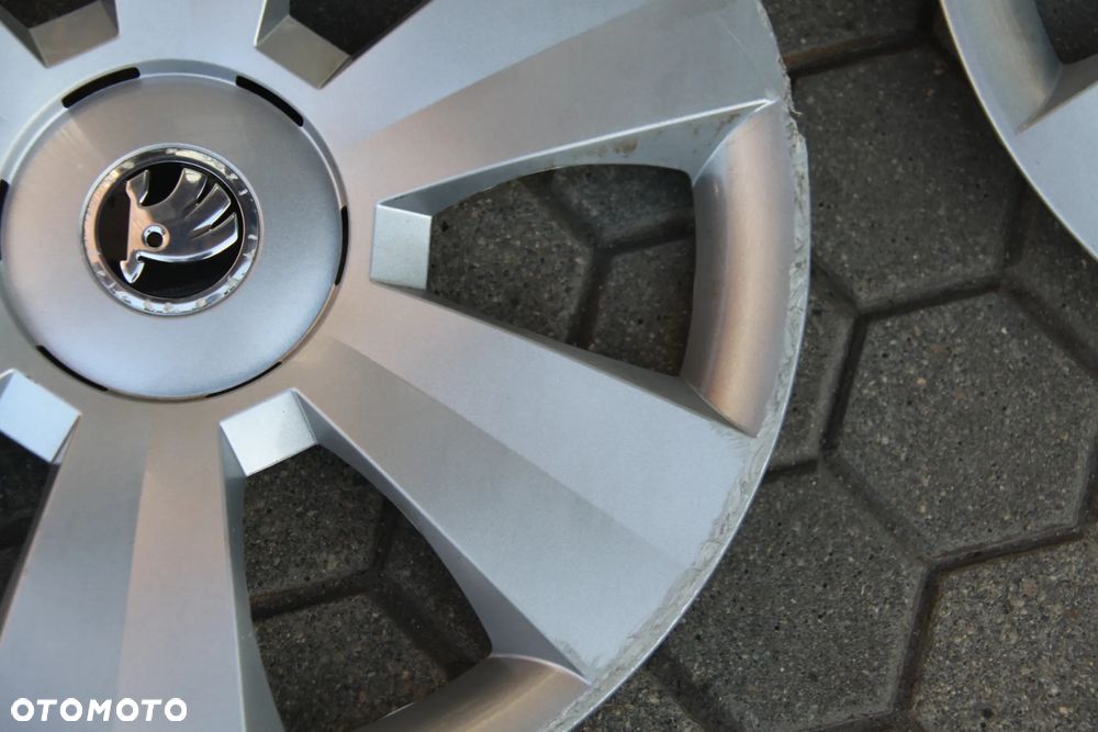 Kołpaki  Oryginalne  Skoda 15" 6V0601147C - 6