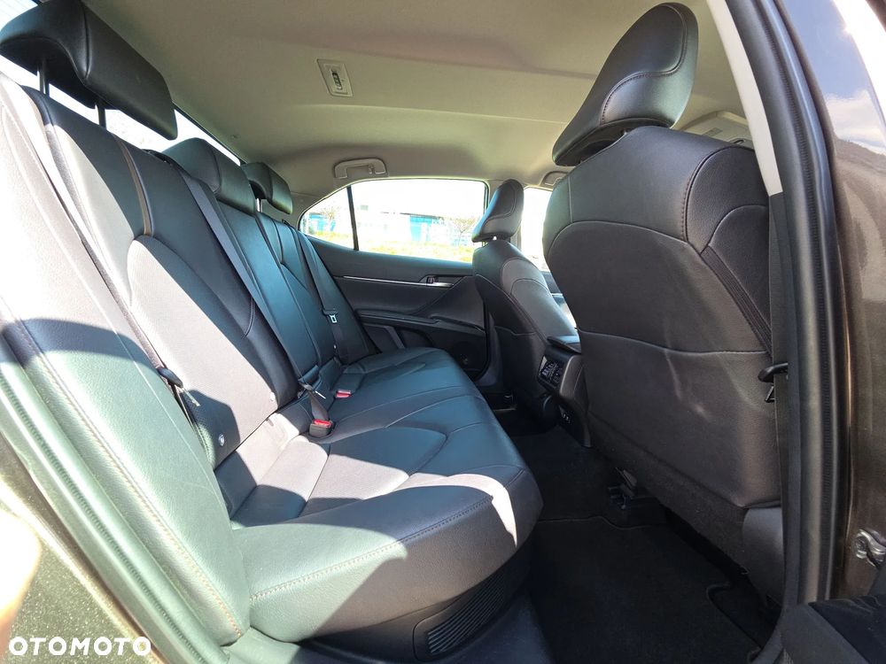 Toyota Camry 2.5 Hybrid Executive CVT - 14