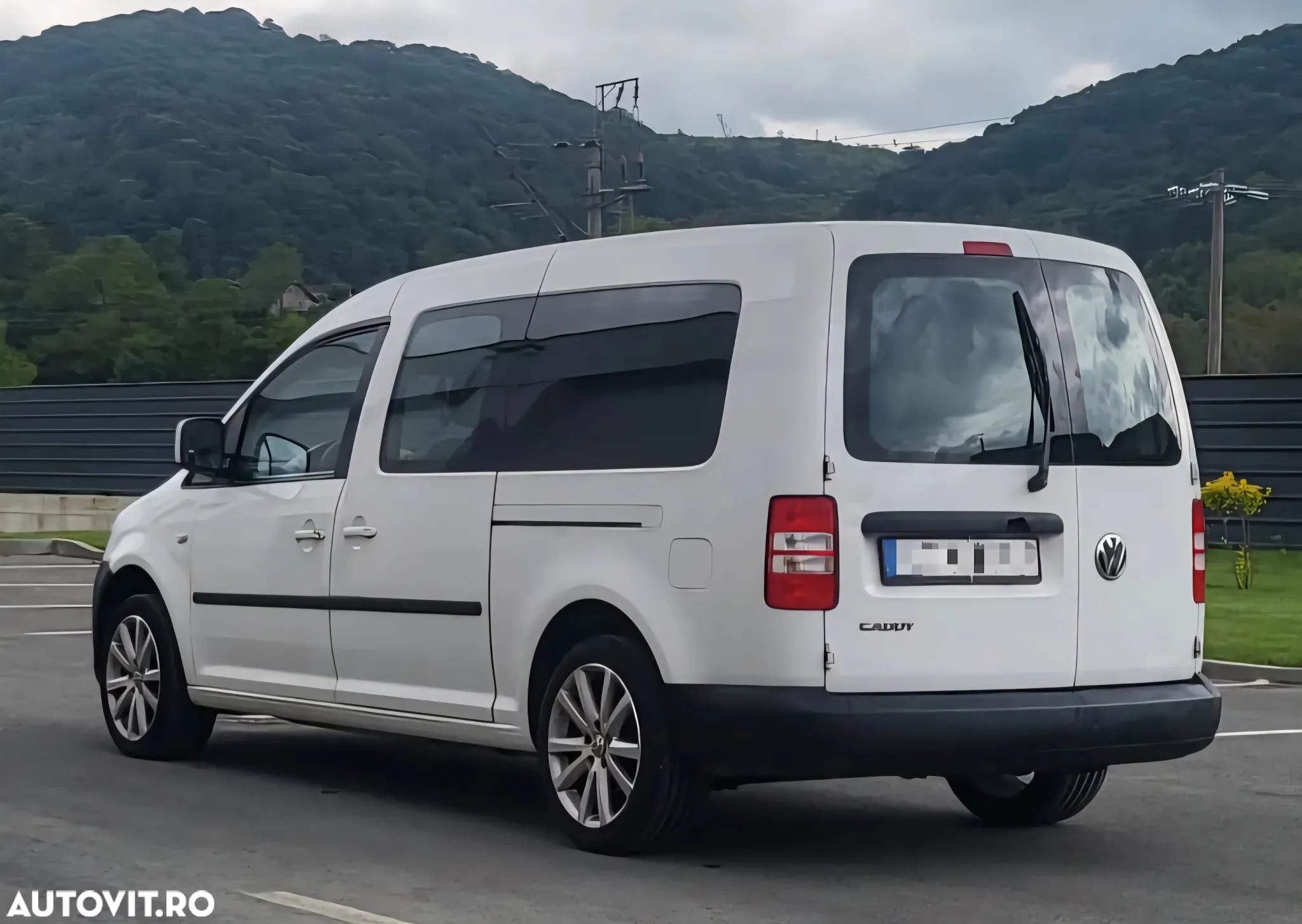 Volkswagen Caddy Maxi 2.0 TDI Comfortline - 3