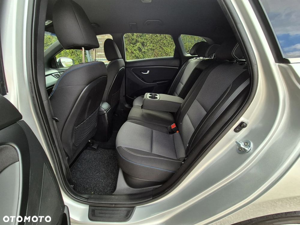 Hyundai i30 blue Kombi 1.6 GDi Passion - 25