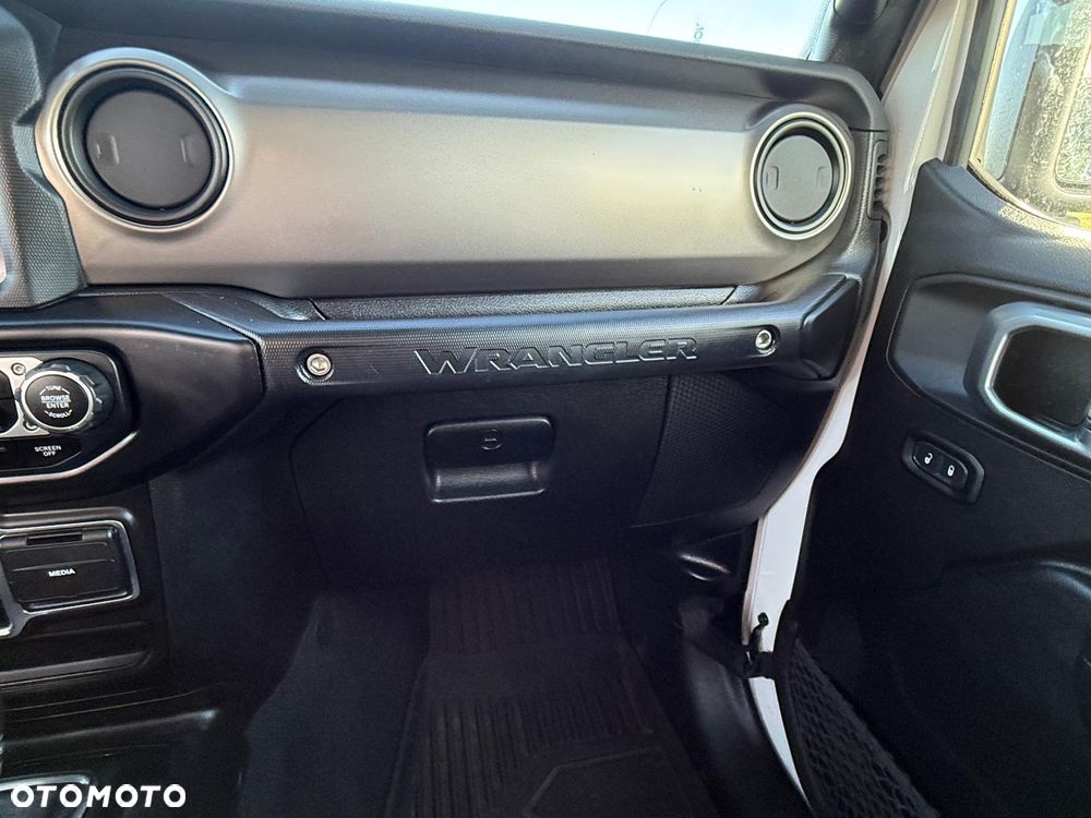 Jeep Wrangler - 15