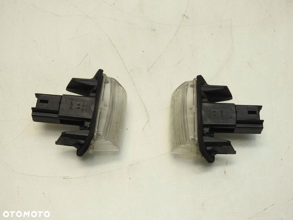 LAMPKA TABLICY REJESTRACYJNEJ PEUGEOT 5008 I 71907190 - 8