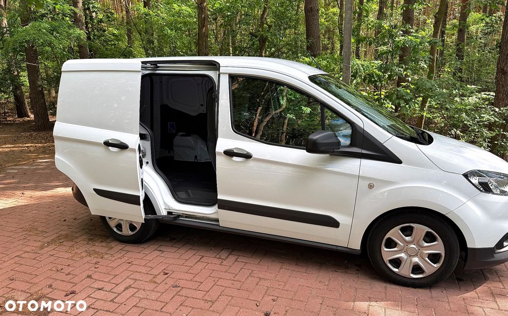 Ford Transit Courier - 11