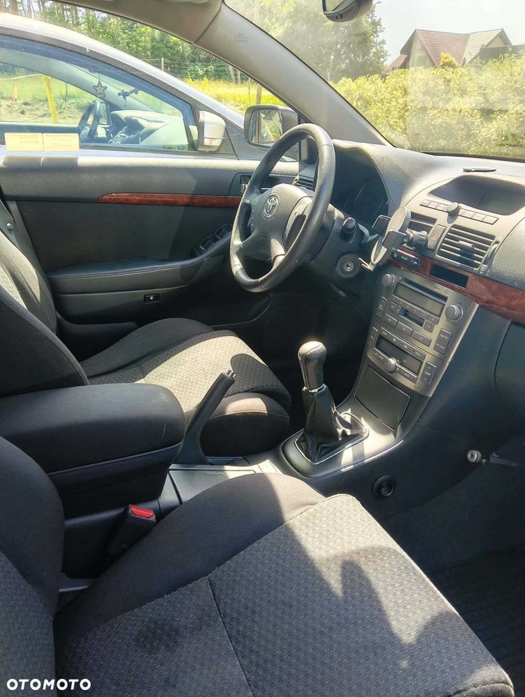 Toyota Avensis - 4