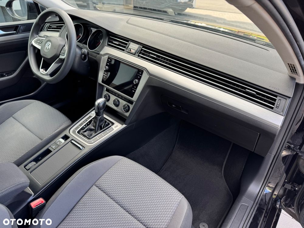Volkswagen Passat 1.6 TDI SCR DSG Conceptline - 24