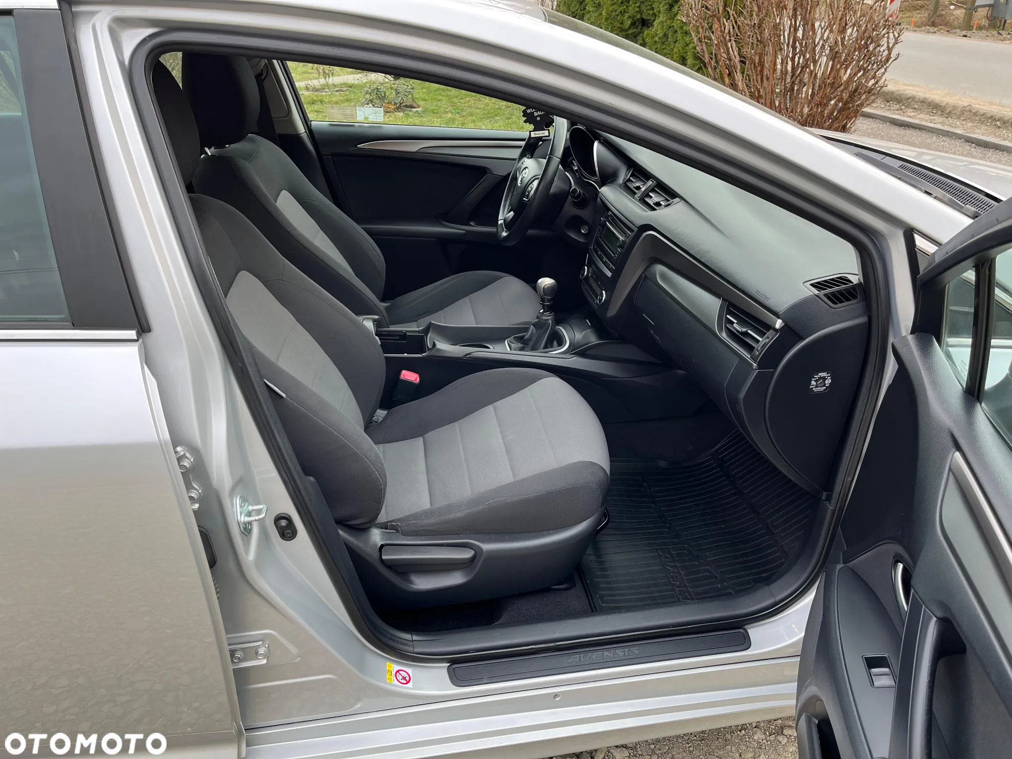 Toyota Avensis 1.8 Active - 16