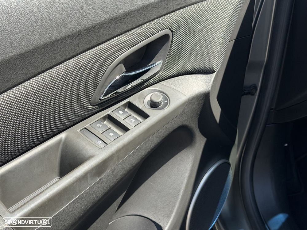 Chevrolet Cruze 1.6 LT - 10