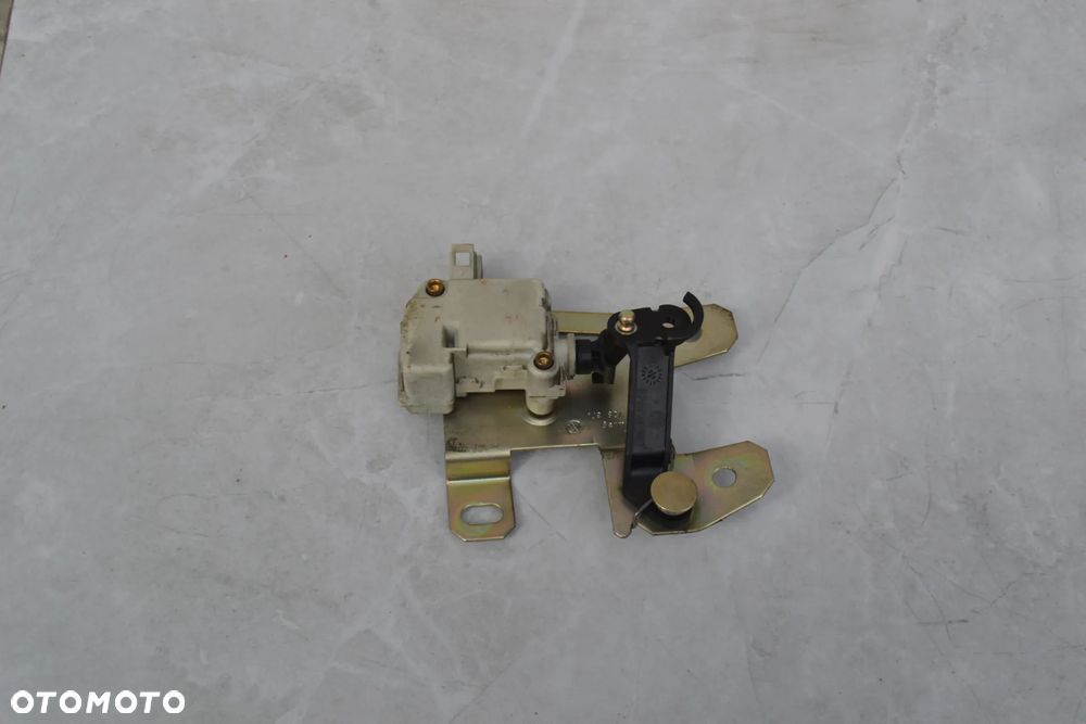 VW GOLF IV BORA KOMBI SIŁOWNIK MECHANIZM ZAMKA KLAPY BAGAŻNIKA 1J9827425D - 1