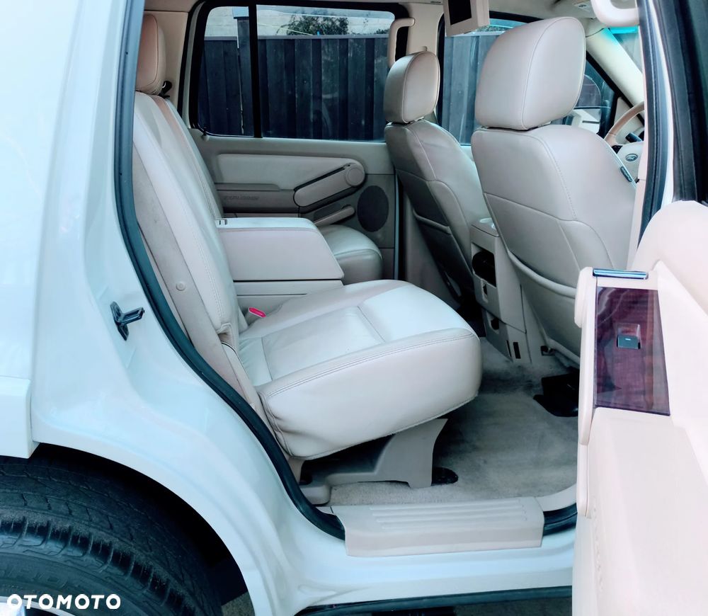 Ford Explorer 4.6 4WD - 24