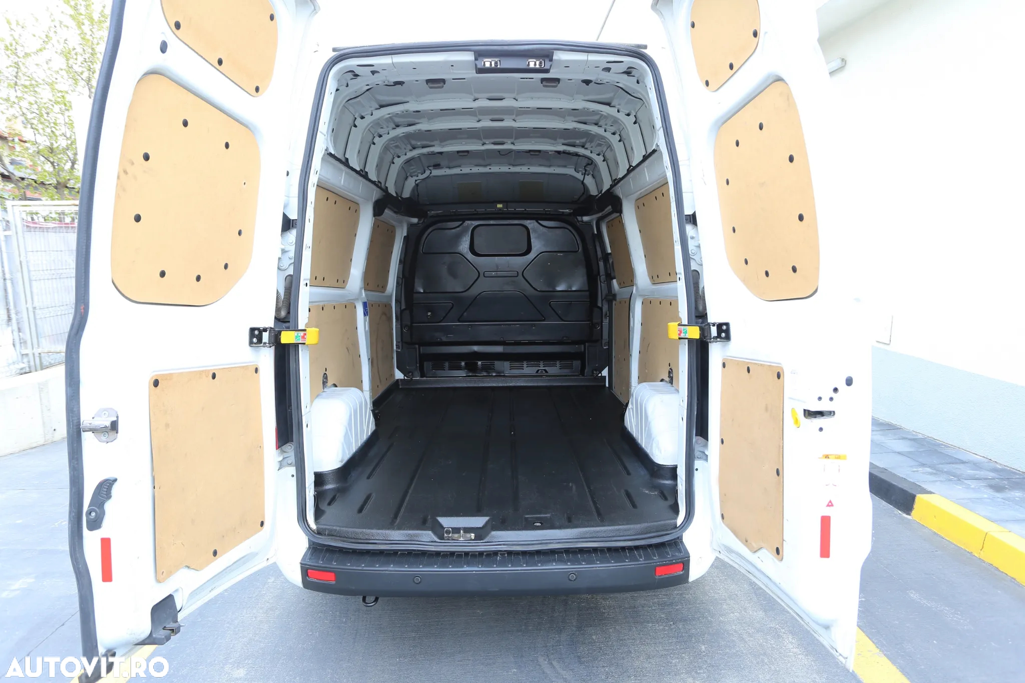 Ford Transit Custom Kombi 340 2.0 EcoBlue 130 CP L2H1 Trend - 11
