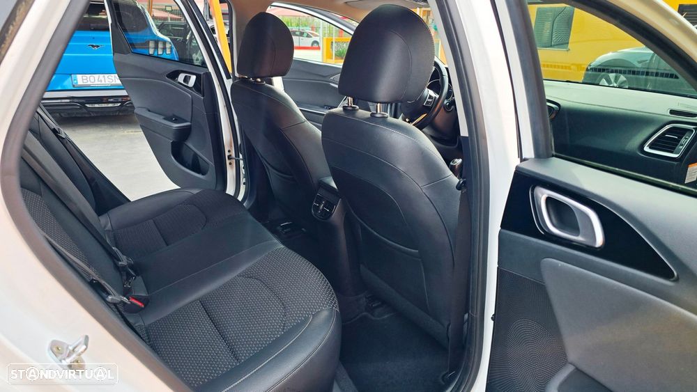 Kia Ceed SW 1.6 CRDi MHEV Drive+SRF - 16