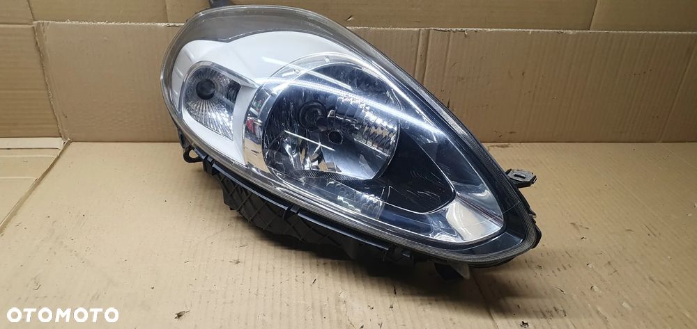 Lampa prawy przód przednia prawa Fiat Punto EVO - 1